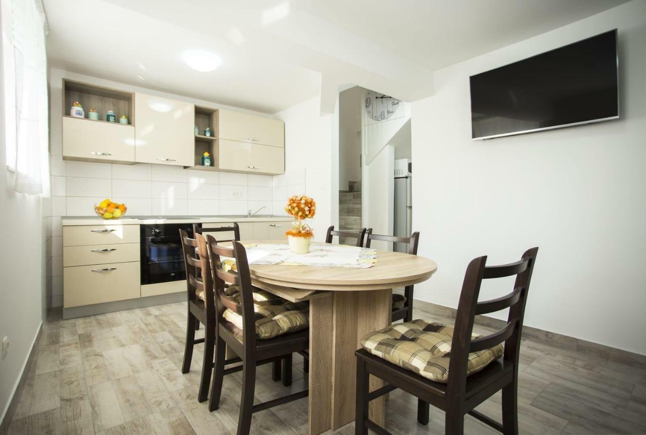 Apartman Leona Kastela Dış mekan fotoğraf